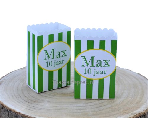 Gekleurde popcorn zakjes met naam en leeftijd
